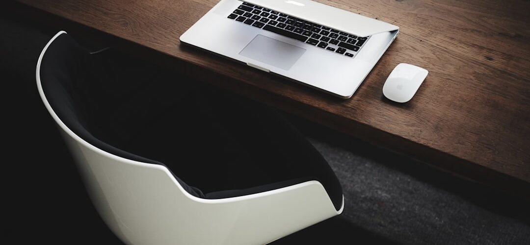Photo Overloaded desk